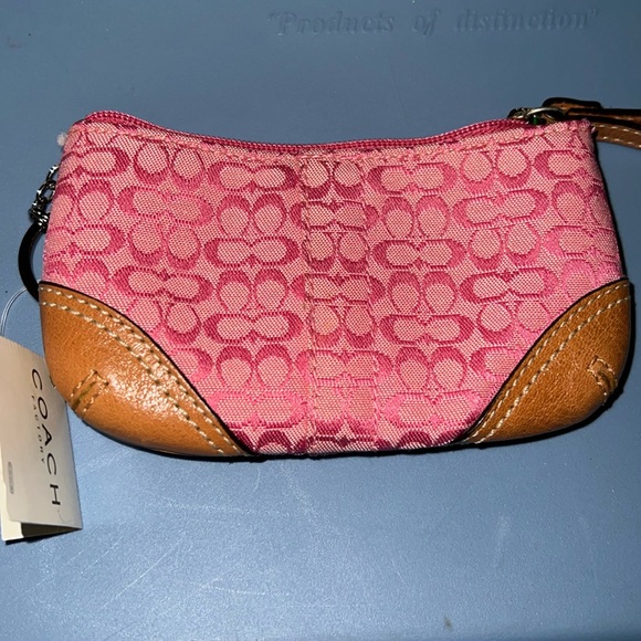 Coach pink vintage coin purse with attached o ring keychain. NWT. HTF. - Picture 1 of 2